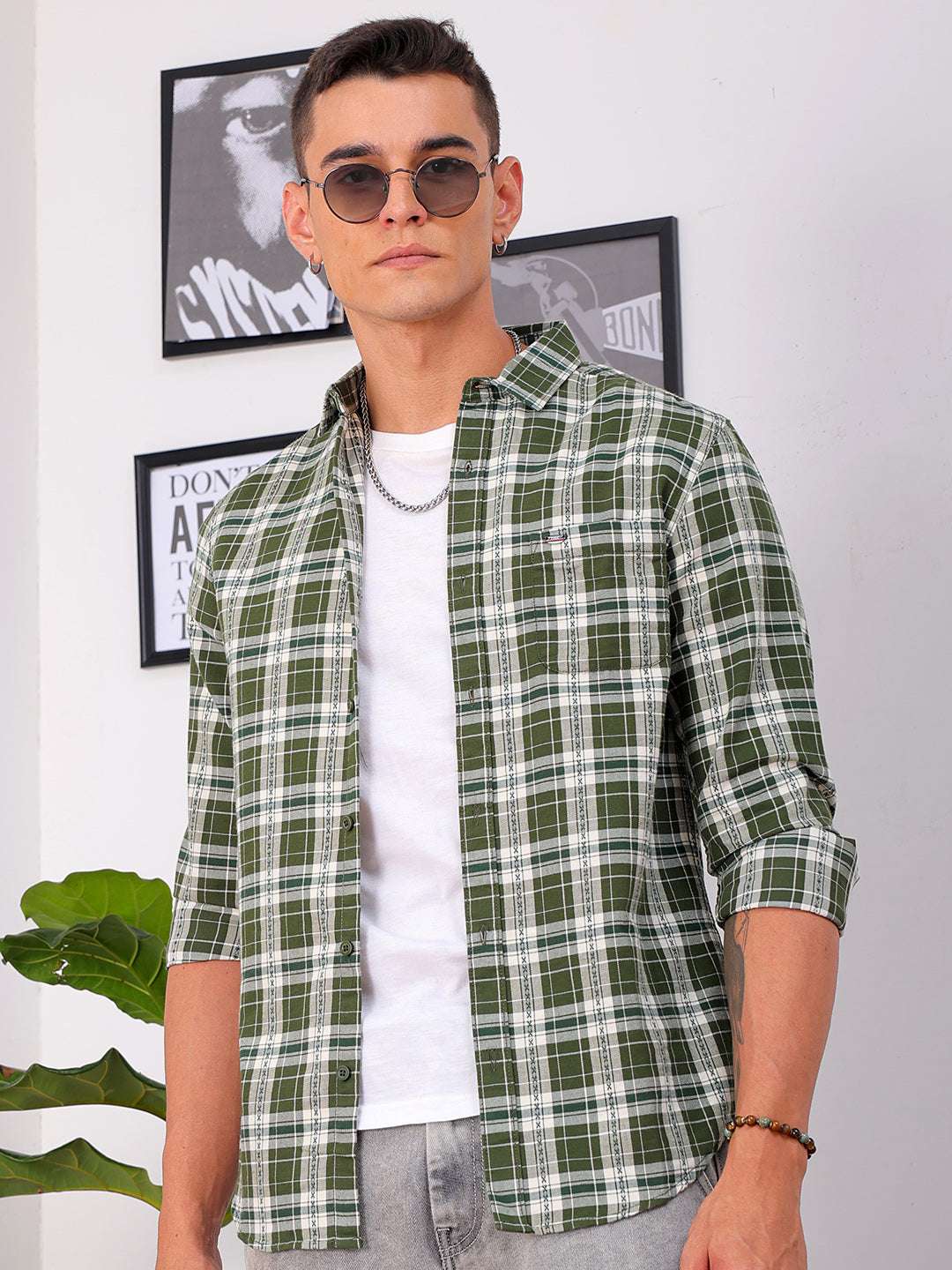 Shop Men's Green Slim Fit Checked Casual Shirt Online.