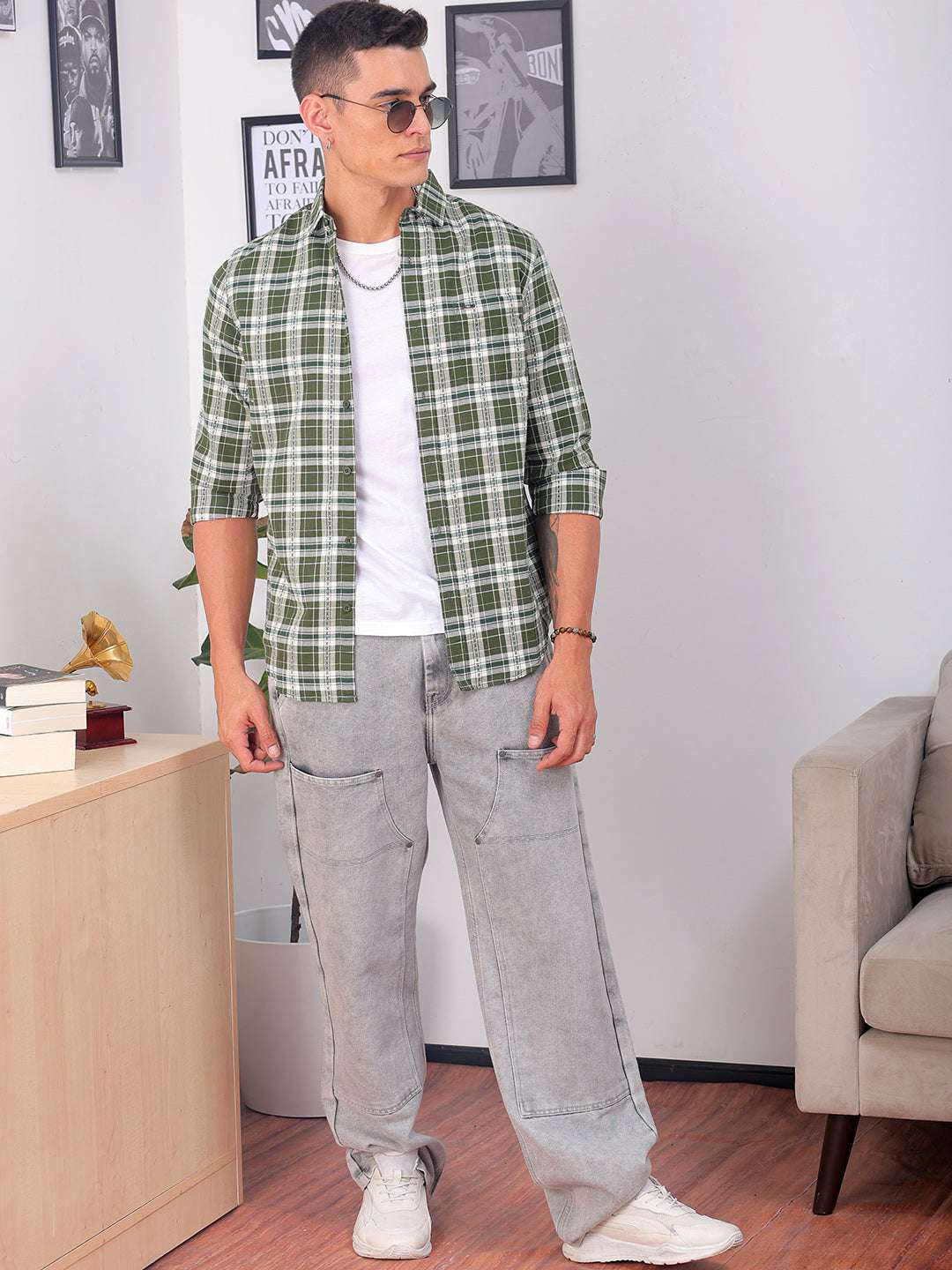 Shop Men's Green Slim Fit Checked Casual Shirt Online.