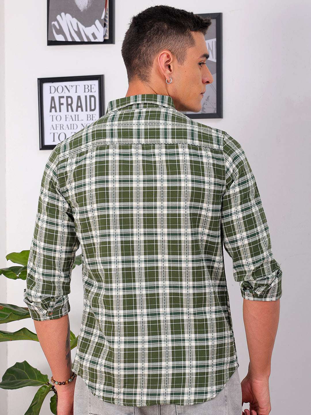 Shop Men's Green Slim Fit Checked Casual Shirt Online.