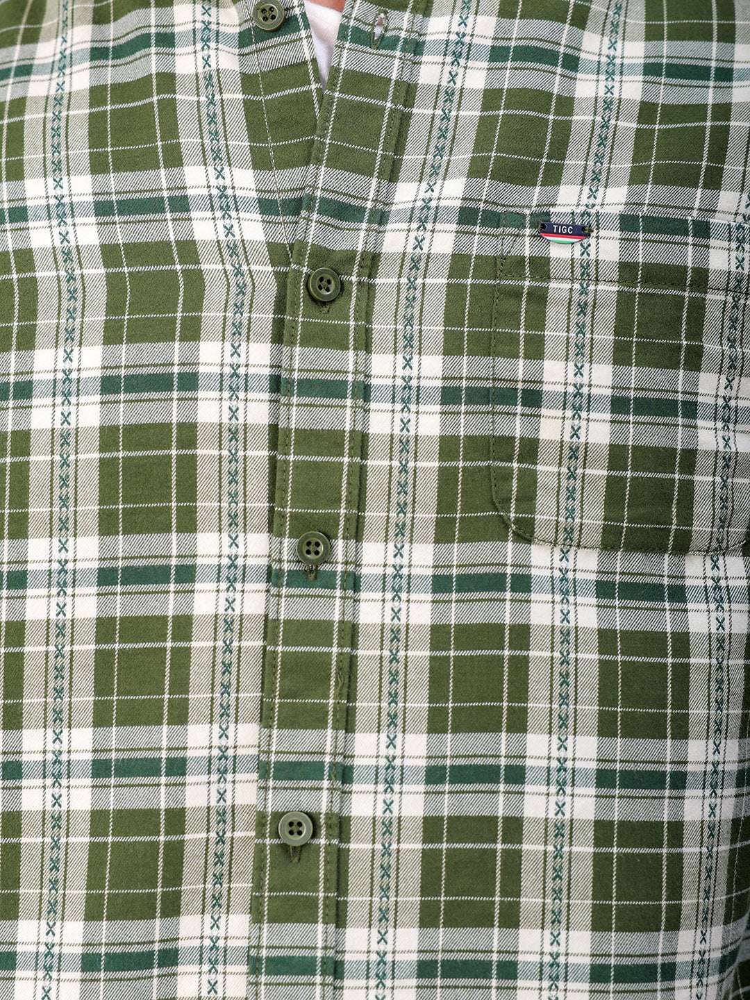 Shop Men's Green Slim Fit Checked Casual Shirt Online.