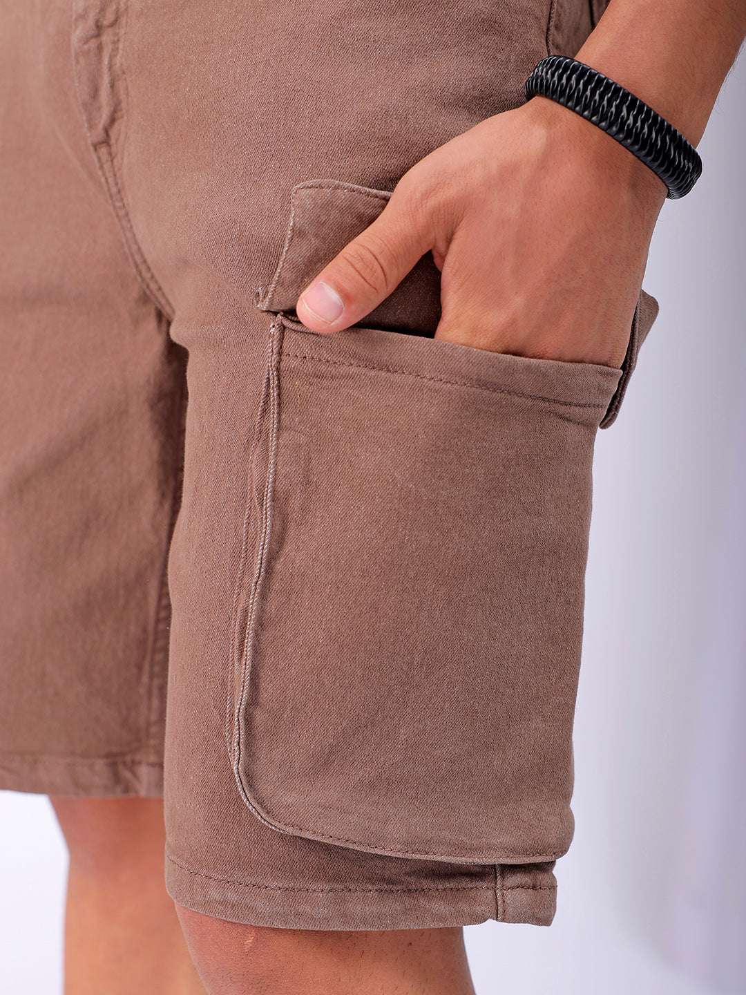 Shop Men's Solid Relaxed Fit Cargo Shorts Online.