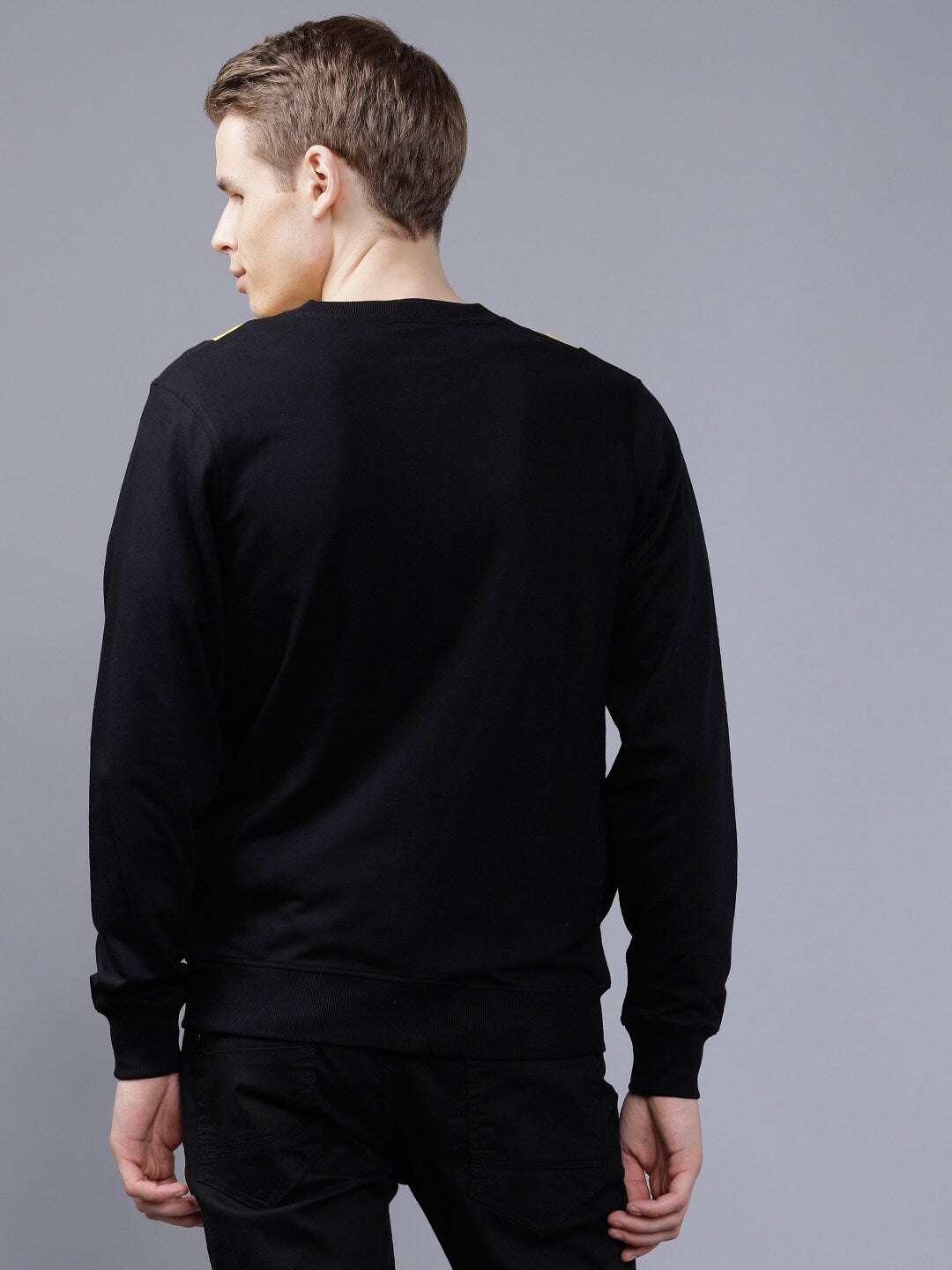 Shop Men's Colourblocked Slim Fit Sweatshirt Online.