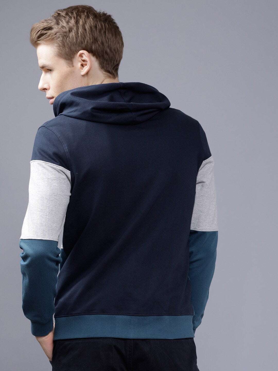 Shop Men's Colourblocked Slim Fit Sweatshirt Online.