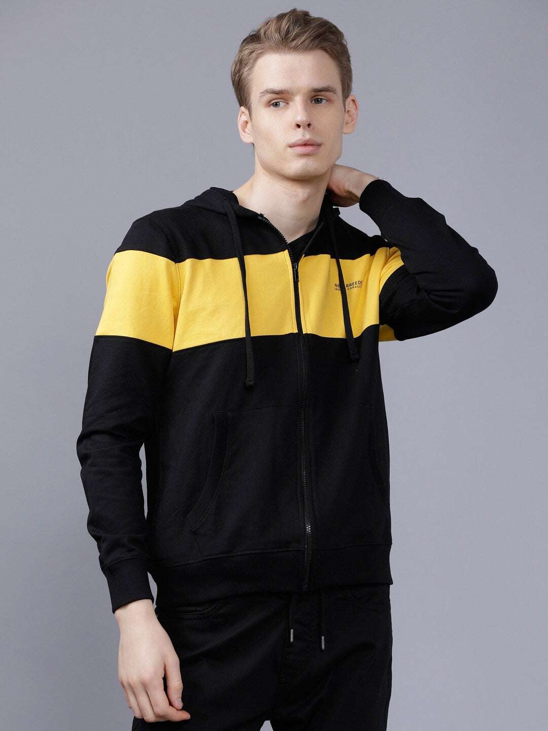 Shop Men's Colourblocked Slim Fit Sweatshirt Online.