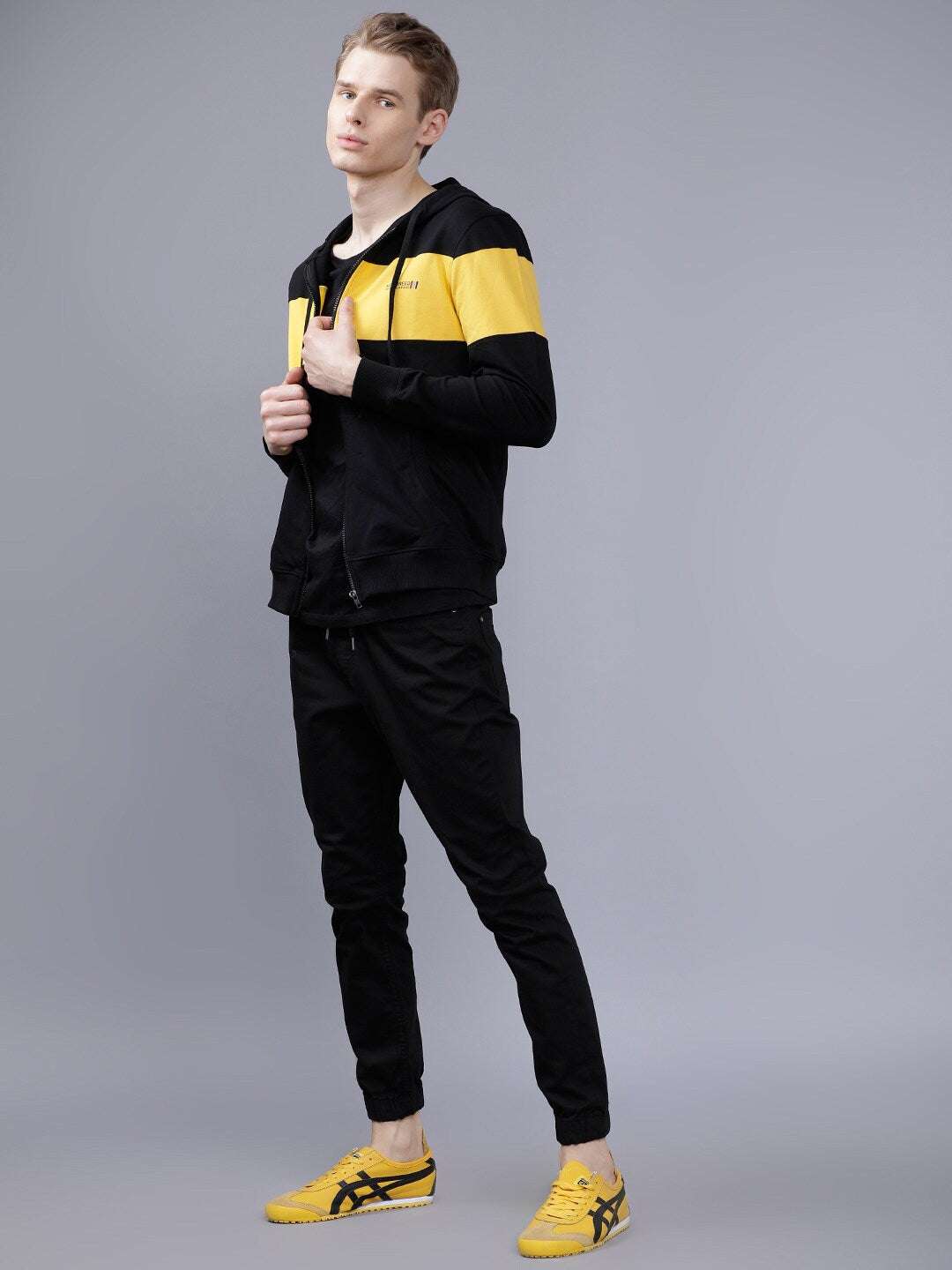 Shop Men's Colourblocked Slim Fit Sweatshirt Online.