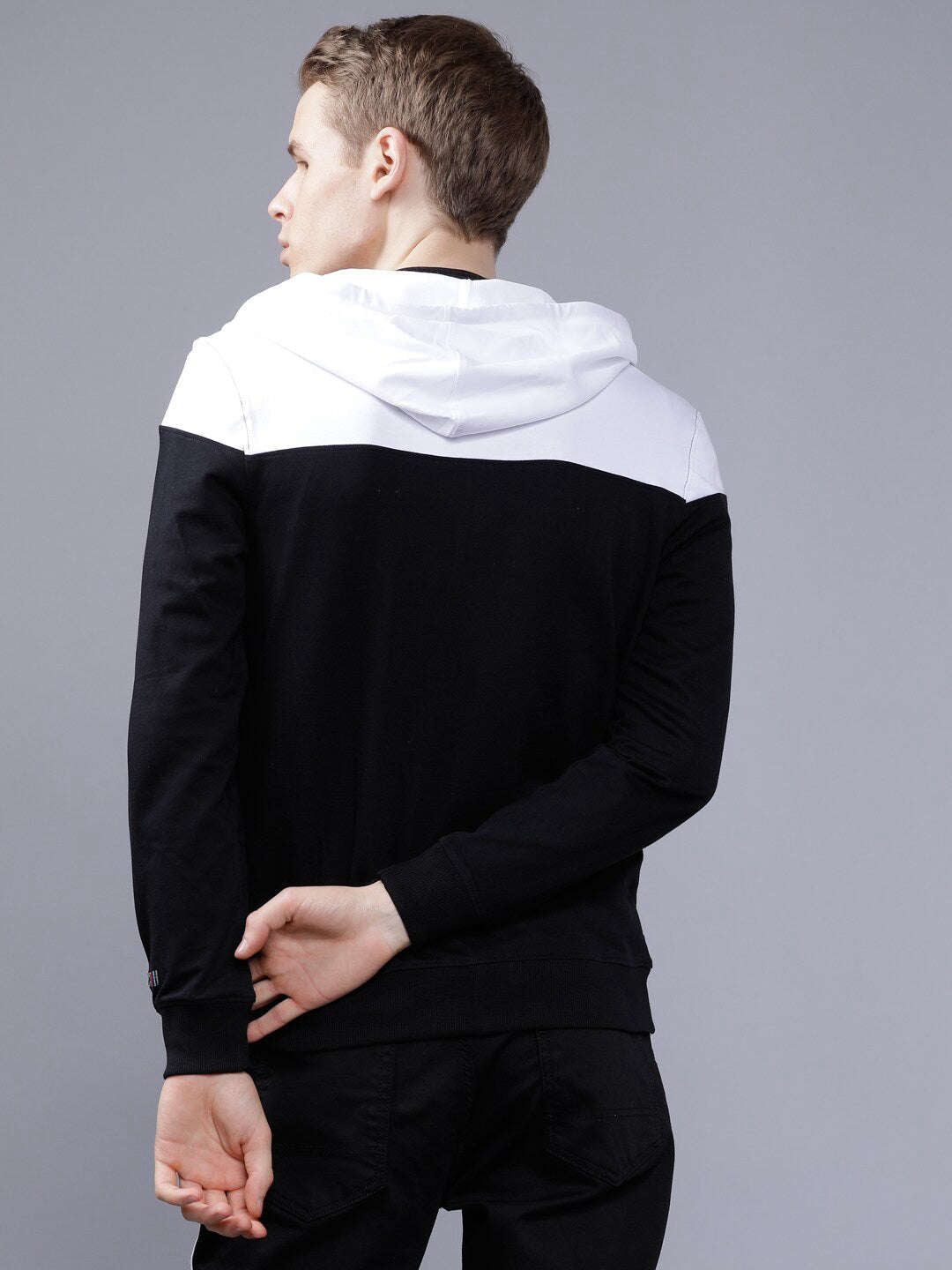 Men's Colourblocked Slim Fit Sweatshirt