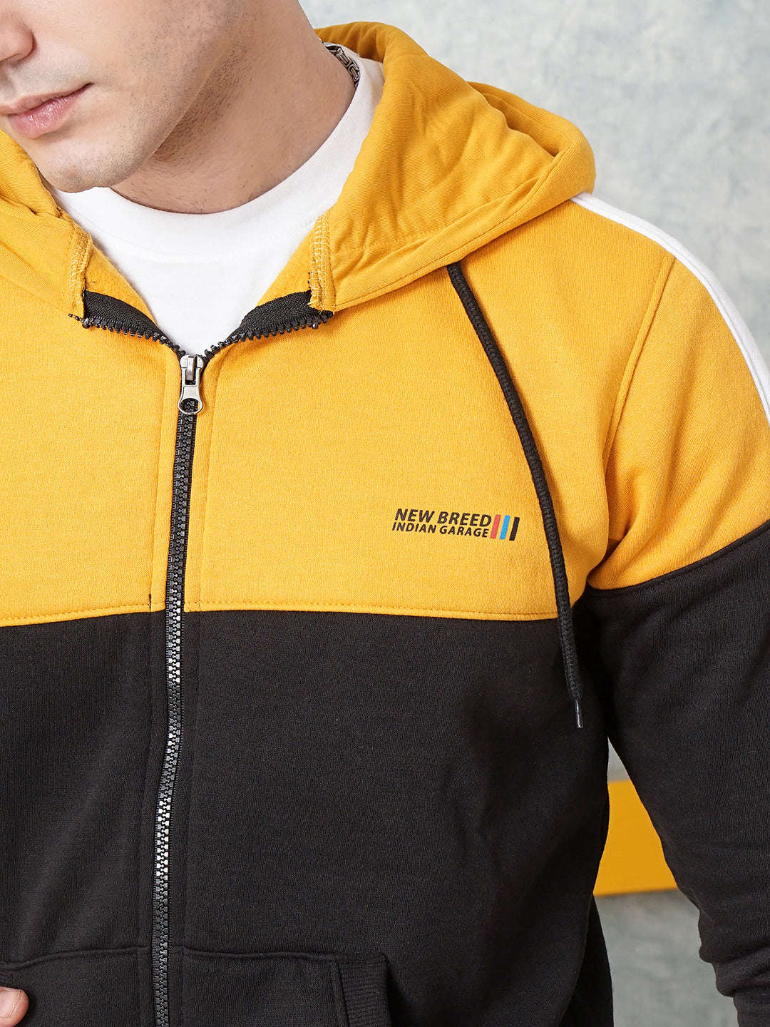 Shop Men's Colourblocked Slim Fit Sweatshirt Online.