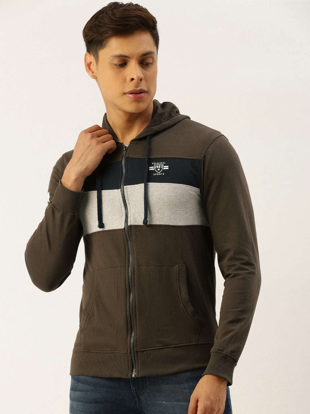 Shop Men's Colourblocked Slim Fit Sweatshirt Online.