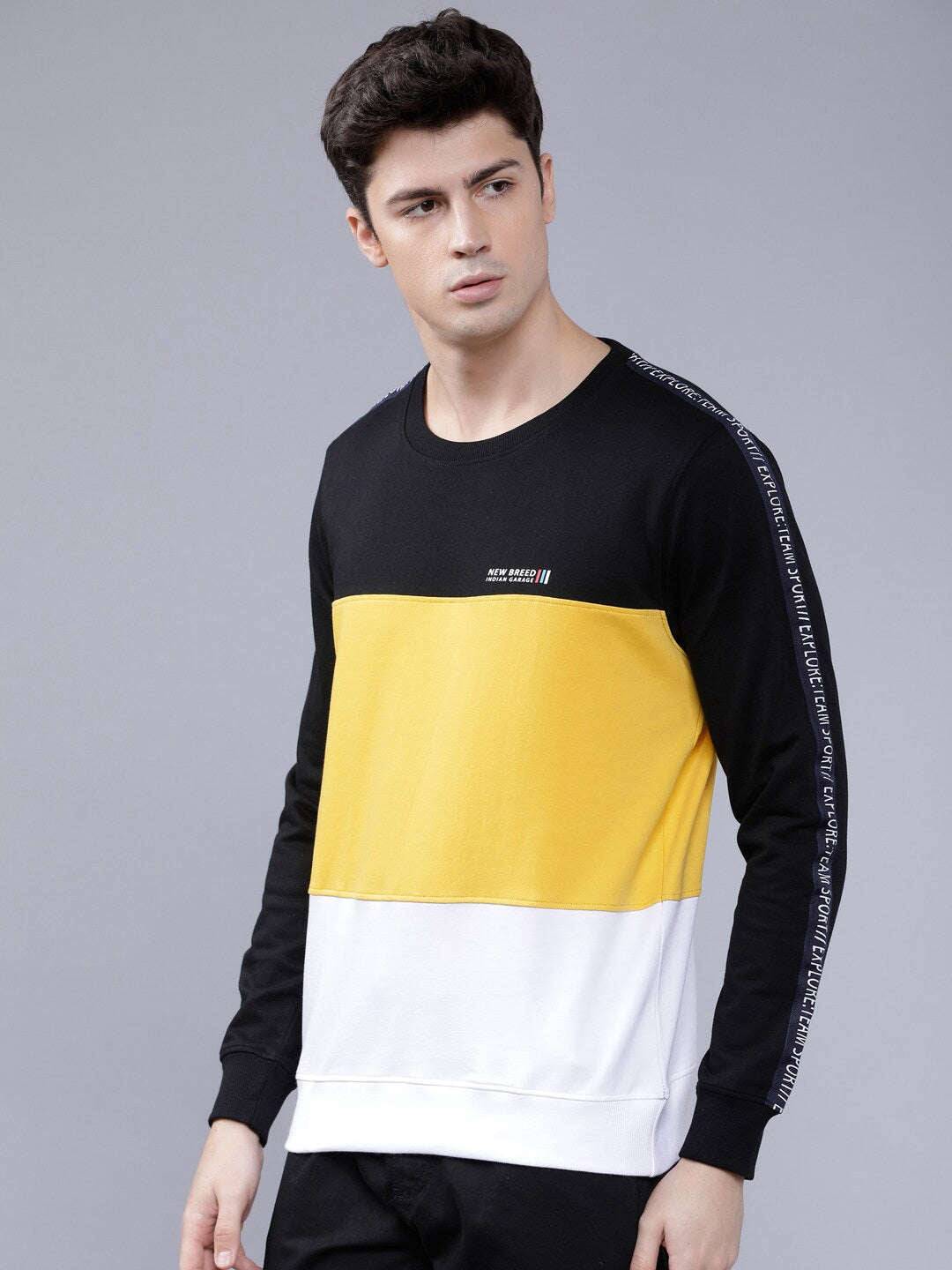 Shop Men's Colourblocked Slim Fit Sweatshirt Online.