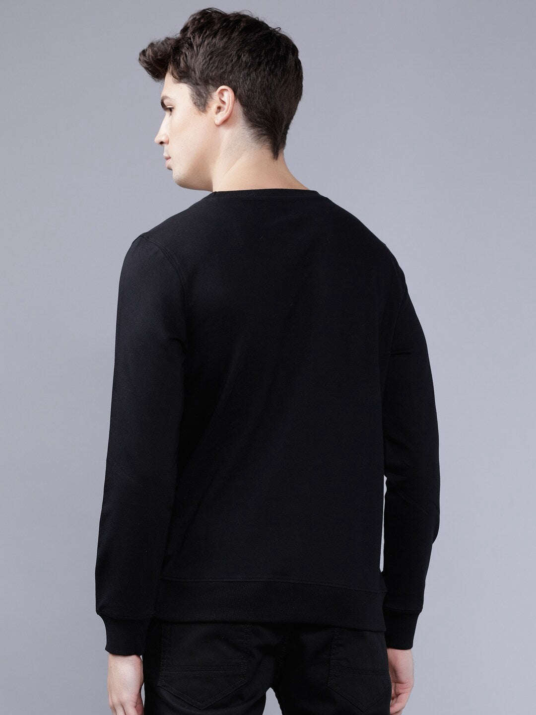 Shop Men's Printed Slim Fit Sweatshirt Online.