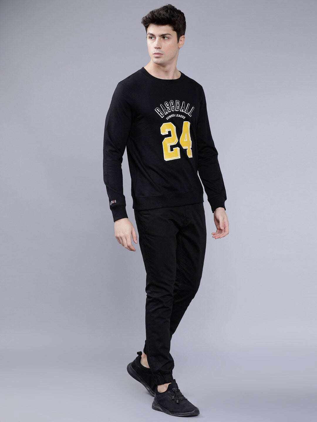 Shop Men's Printed Slim Fit Sweatshirt Online.