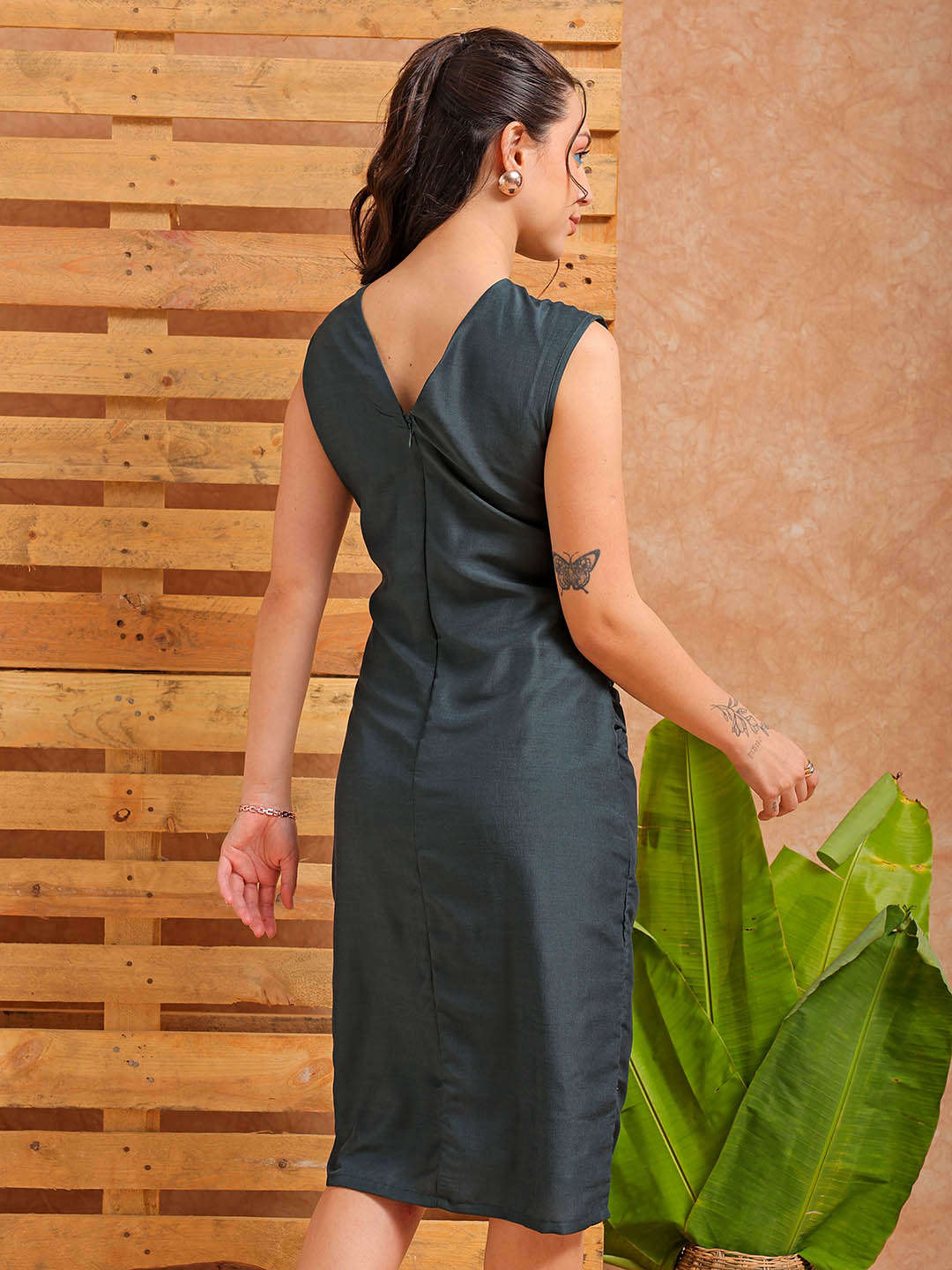 Shop Women's Green Fitted Solid Casual Sheath Dress Online.