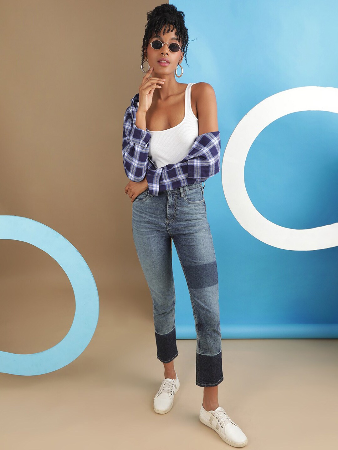 Shop Women Streetstyle Straight Fit Jeans Online.